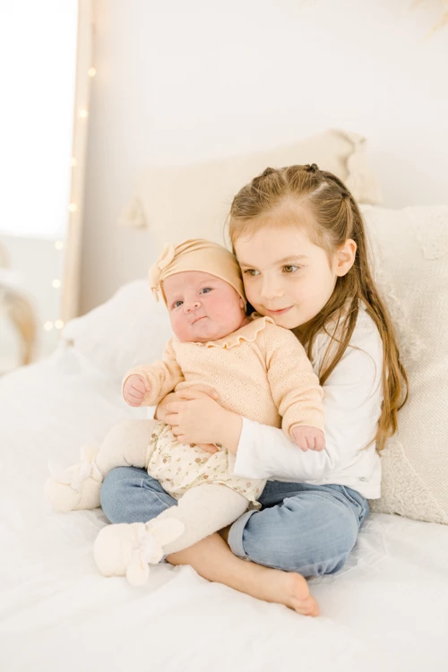 bonheur enfant sourire beige marron